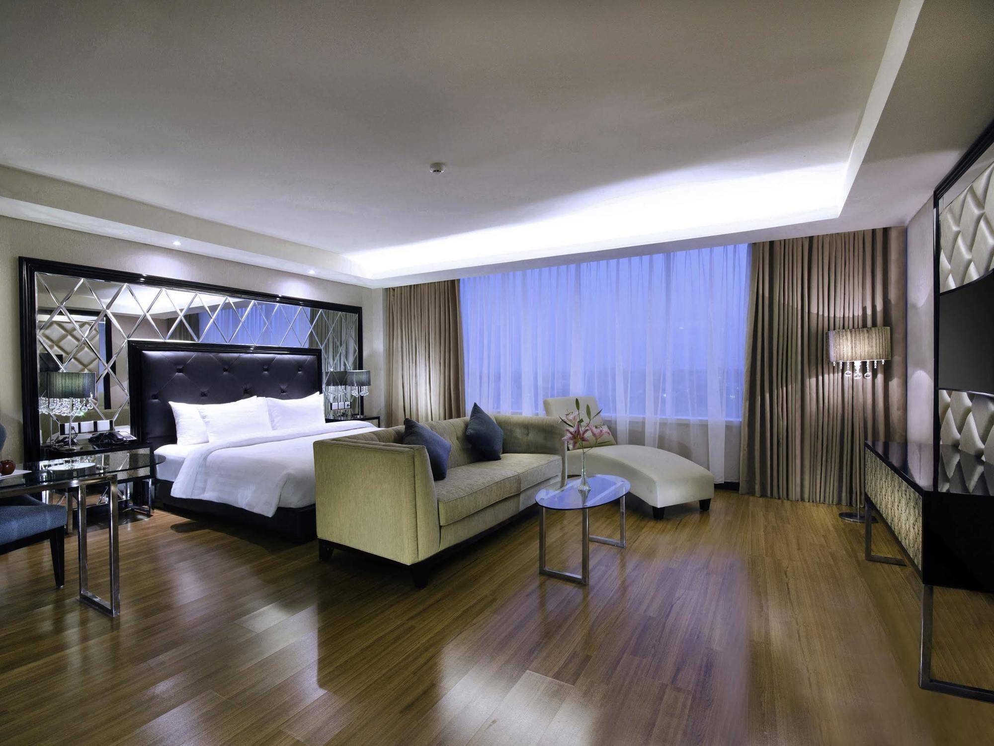 The Alana Hotel & Convention Center Solo By Aston Kültér fotó